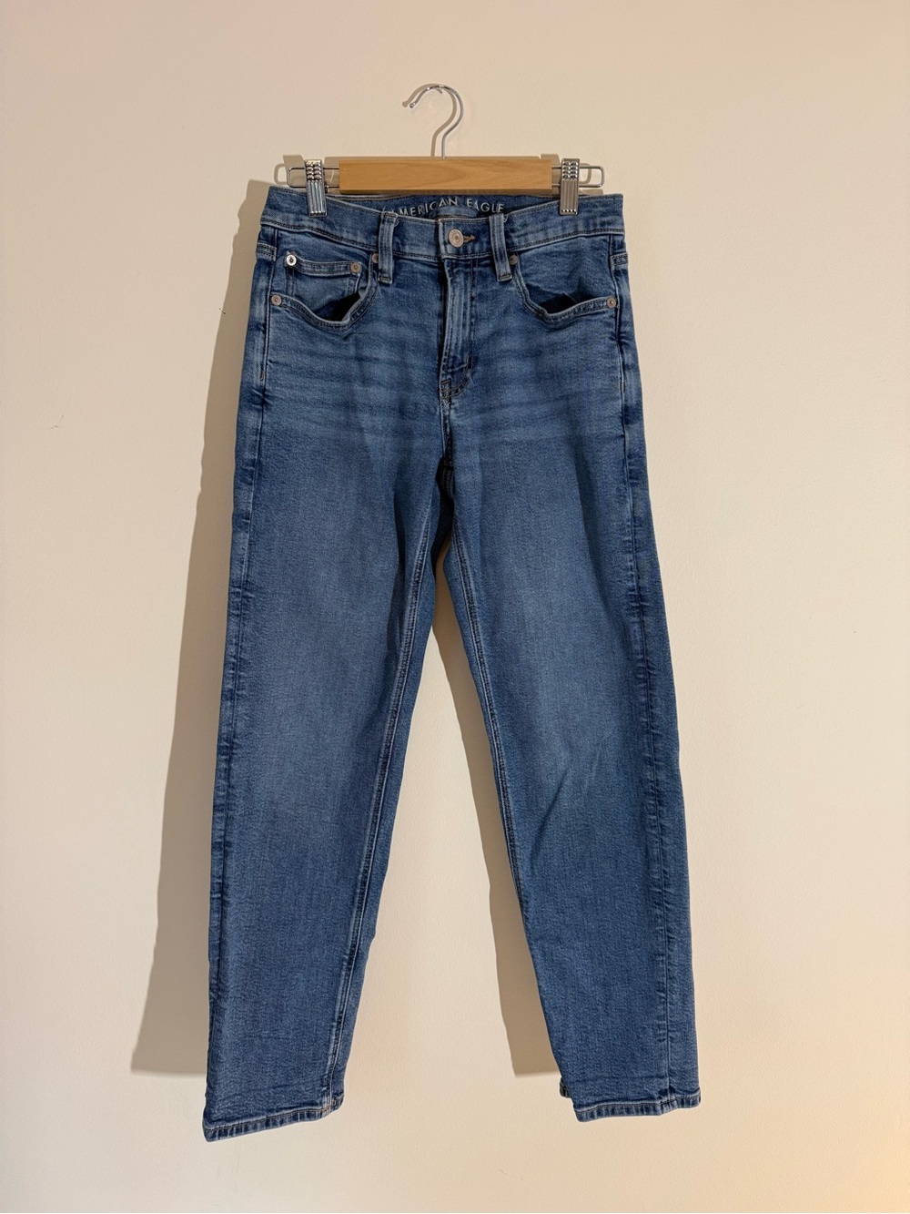 American Eagle 90s Straight Size 2 Short Jeans